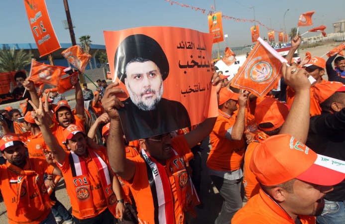 عراقيون من ائتلاف احرار خلال مسيرة انتخابية داعمة لزعيم التيار الصدري في بغداد امس افپ 