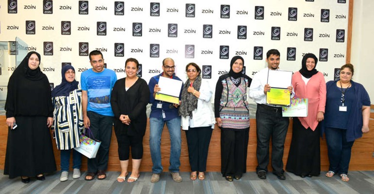 لقطة تذكارية للطلبة على هامش المشاركة في البرنامج التدريبي الدراسي الميداني لـ زين﻿