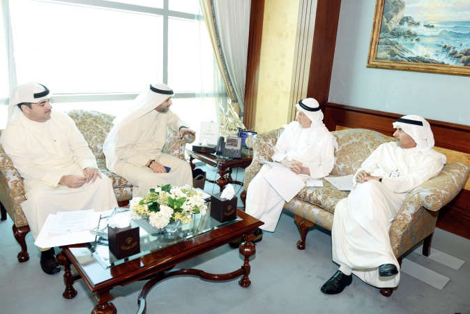 عبدالعزيز العدساني مستقبلا الشيخ محمد العبدالله﻿
