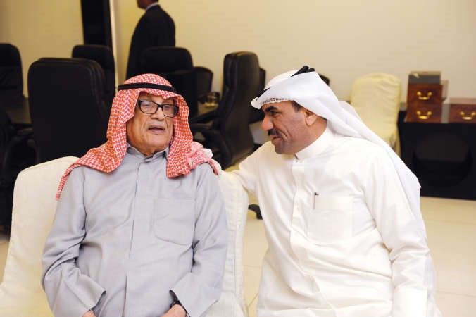 الزميل مفرح الشمري في حديث مع الفلكي دصالح العجيري
