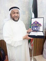احمد الكندري يتسلم درع المسابقة