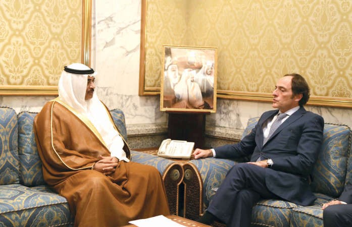 الشيخ صباح الخالد مستقبلا باولو بورتاش 