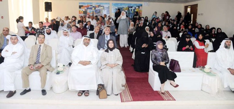فاطمة الكندري تتقدم الحضور خلال الملتقى
