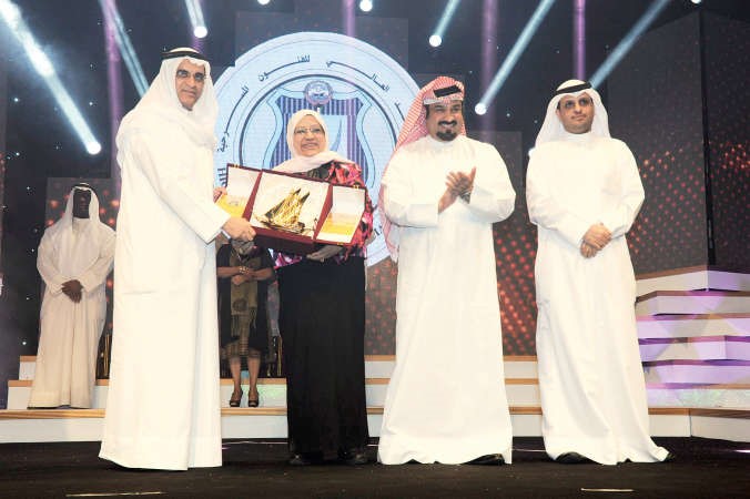 تكريم مديرة ادارة المسرح بالمجلس الوطني للثقافة كاملة العياد﻿