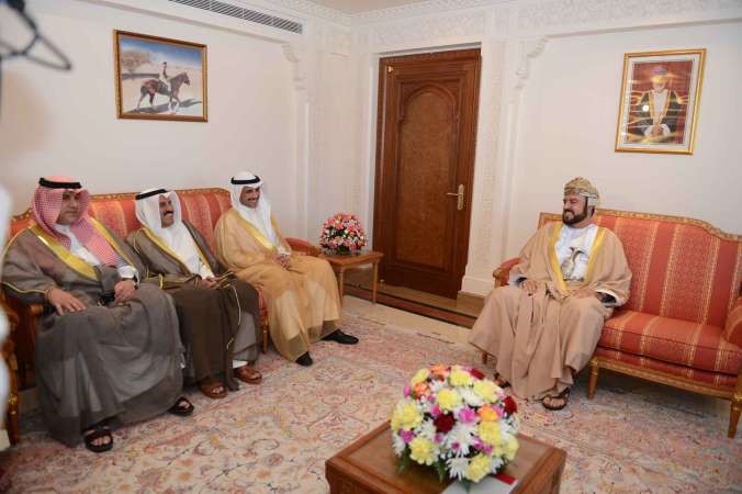 الرئيس مرزوق الغانم مع ممثل جلالة سلطان سلطنة عمان اسعد بن طارق ال سعيد ويبدو عبدالله التميمي﻿