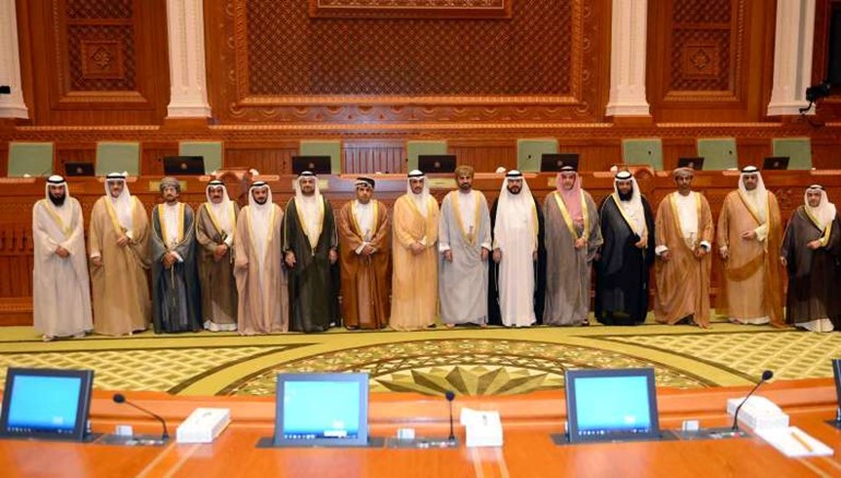 صورة جماعية لرئيس مجلس الامة مرزوق الغانم والوفد المرافق له مع رئيس مجلس الشورى العماني خلال زيارتهم الى مسقط ﻿