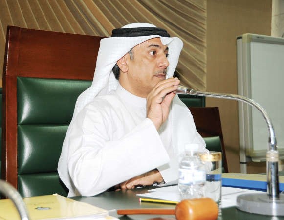 مهلهل الخالد مترئسا الجلسة فريال حماد
