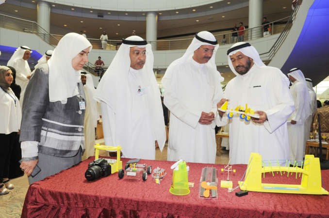 داحمد الاثري خلال جولة في الملتقى قاسم باشا
