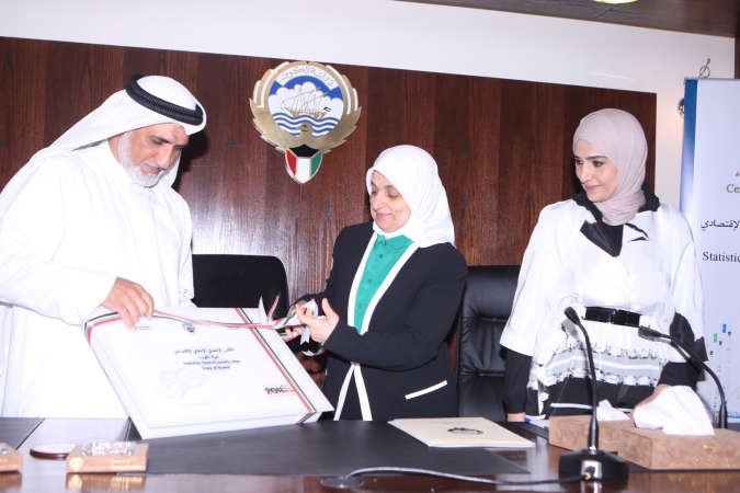 الصبيح وسهر يستعرضان الدليل الاحصائي 	محمد هاشم﻿