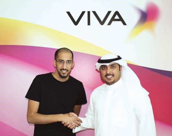 احمد النويبت من VIVA مع بدر العنزي من جامعة الخليج للعلوم والتكنولوجيا ﻿
