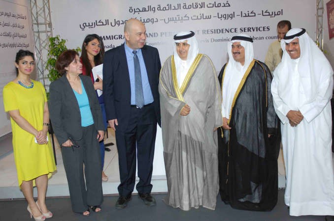 عبدالعزيز الخالدي والشيخ مالك الصباح ووليد القدومي بجناح احدى الشركات المشاركة ﻿