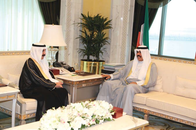 سمو ولي العهد الشيخ نواف الاحمد خلال استقباله سلطان بن حثلين ﻿