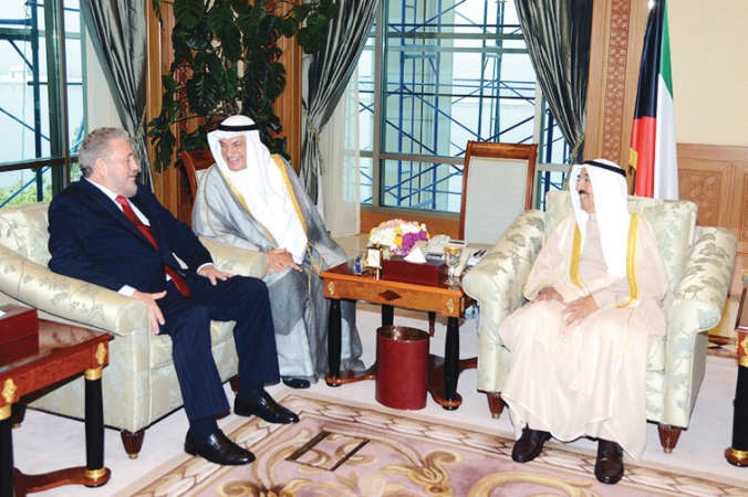 صاحب السمو الامير الشيخ صباح الاحمد مستقبلا البروفيسور فيدل كاسترو الابن ﻿