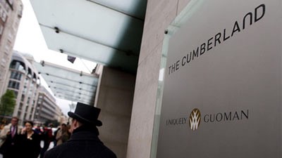 بالفيديو... عم الإماراتيات الثلاث يروي تفاصيل الاعتداء الوحشي عليهن في لندن
