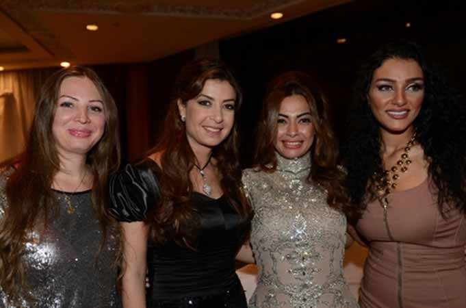 بالصور.. داليا مصطفى تحتفل بزفاف شقيقتها التوأم 