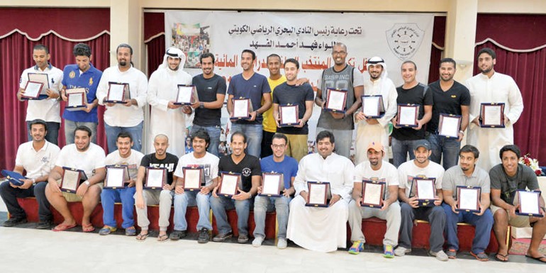 ابطال المنتخب الوطني في صورة جماعية عقب التكريم﻿