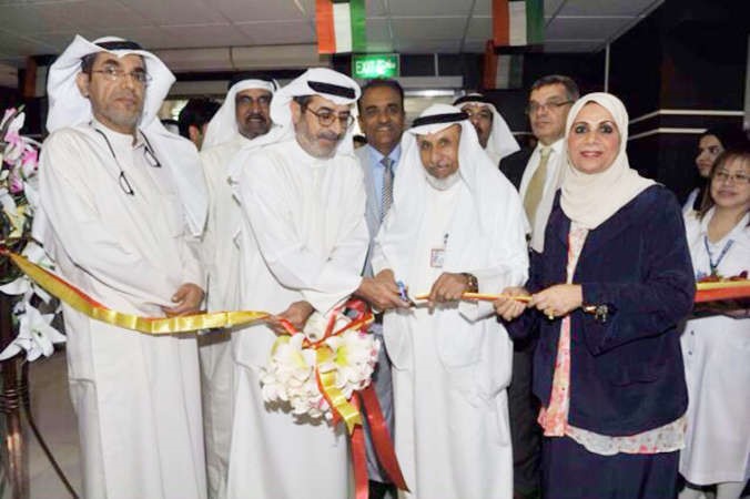 د فهد الفودري ود شهاب المهندي يقصان شريط الافتتاح﻿