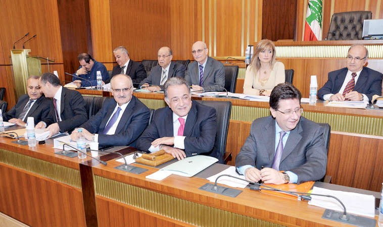 نائب رئيس مجلس النواب فريد مكاري مترئسا جلسة للجان المشتركة في البرلمان امس	 محمود الطويل﻿