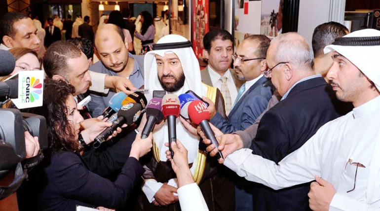 وزير النفط علي العمير في تصريحاته للصحافيين على هامش منتدى البترول الخليجي الثاني افپ
