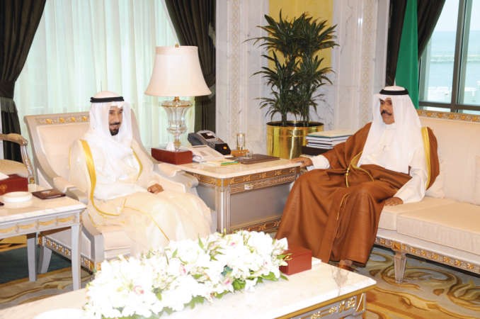 سمو ولي العهد الشيخ نواف الاحمد مستقبلا الشيخ علي الجابر﻿