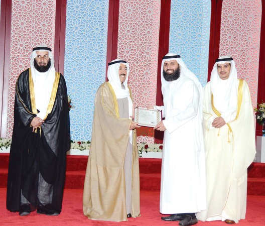 تكريم احد الفائزين﻿