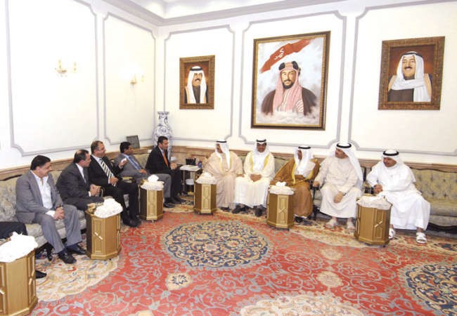 سمو الشيخ ناصر المحمد مستقبلا احمد الصفدي والوفد المرافق بحضور مبارك الخرينج ﻿