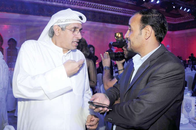 يوسف الجلاهمة متحدثا للزميل عبدالحميد الخطيب﻿