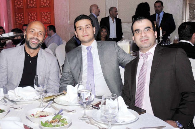 الزميلان احمد فياض وشربل بلان مع منير حمزاوي﻿