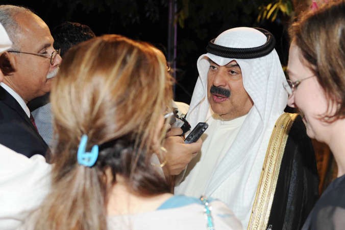 وكيل وزارة الخارجية خالد الجارالله متحدثا الى الصحافيين