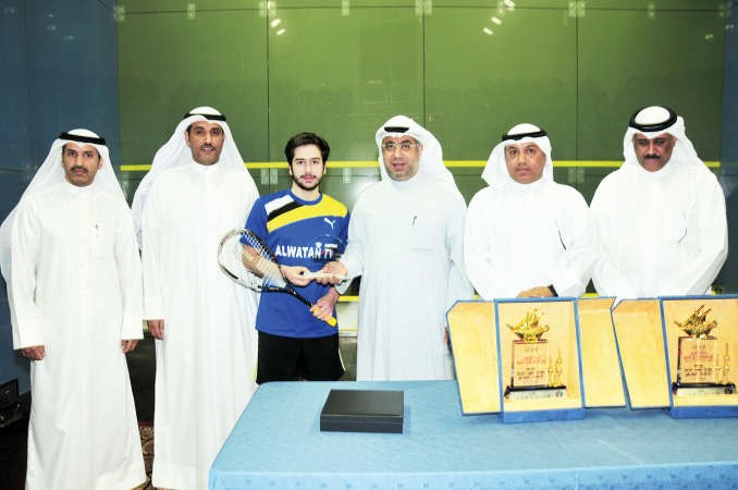 عصام جعفر يكرم البطل عبدالله المزين