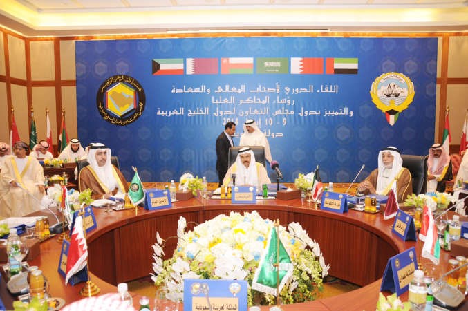 المستشار فيصل المرشد مترئسا الجلسة الختامية