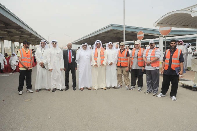 نبيل بورسلي والفريق متقاعد مساعد الغوينم وباسم العيسى وعدد من المشاركين في الاحتفال 	اسامة ابوعطية﻿