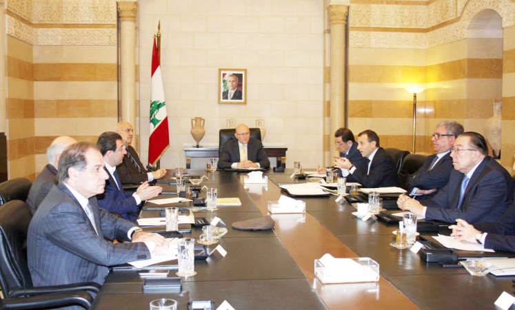 رئيس الحكومة تمام سلام مترئسا مجلسا وزاريا في السراي امس	 محمود الطويل﻿
