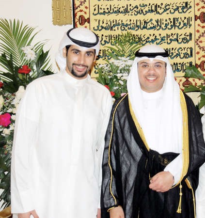 محمد العتيبي مباركا للمعرس فهد الرشود