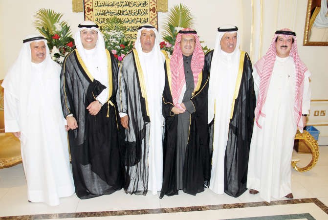 الشيخ علي جابر العلي وفيصل الغريب يباركان