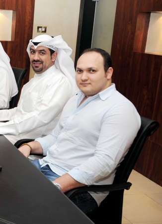 الزميلان علي محمد وبدر السهيل خلال اللقاء﻿