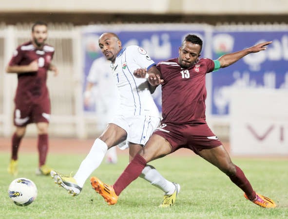 محمد دهش ازعج دفاع النصر وهنا يمر من فيصل العنزي﻿