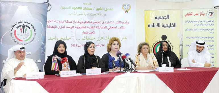 خلود العلي وعبير الجماز وطليعة الخرس ودعيك الغوينم ومنصور عاشور خلال المؤتمر الصحافي﻿