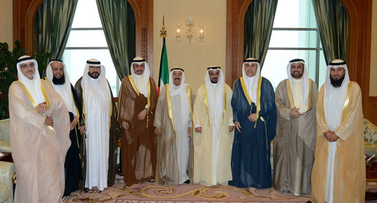 صاحب السمو الامير الشيخ صباح الاحمد خلال استقباله رئيس مجلس الامة والوفد النيابي المرافق له بعد زيارتهم الى مسقط وبرلين ويبدو النواب د يوسف الزلزلة وعبدالله التميمي ود محمد الحويلة وسعدون حماد وحمود الحمدان ود خليل عبدالله يرافقهم علام الكندري﻿