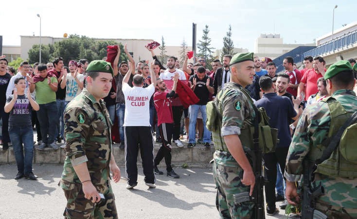 مشجعو النجمة لم يسمح لهم بالدخول الى الملعب عدنان الحاج علي