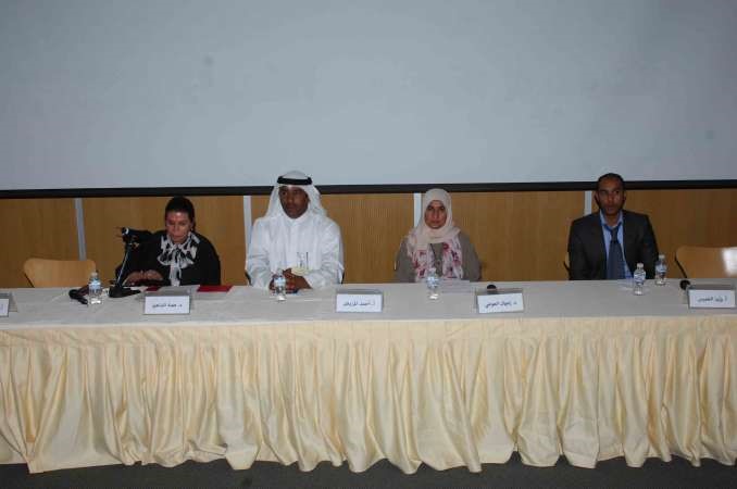 وليد الخميس ومريم عبدالرحمن واحمد المزيعل ودحصة الشاهين خلال احدى المحاضرات التوعوية﻿