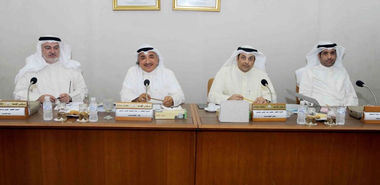 دعودة الرويعي ويعقوب الصانع ودعبدالحميد دشتي وخليل الصالح خلال اجتماع اللجنة