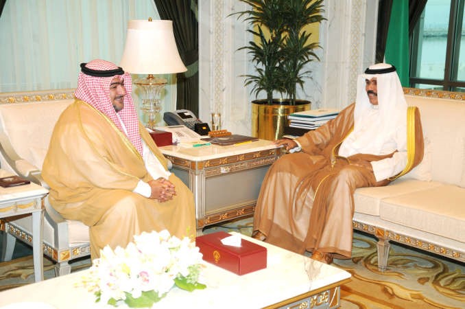 سمو ولي العهد الشيخ نواف الاحمد مستقبلا الشيخ ثامر العلي