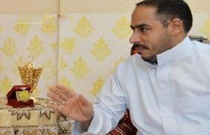 بالصور.. مواطن سعودي يروي قصة نجاته من الموت بعد سقوط مبنى سكني على سيارته 