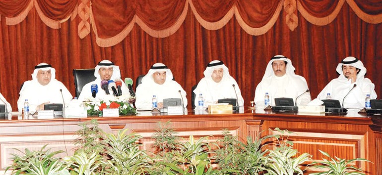 مطر المطيري وعبد العزيز السمحان وعبدالله العنزي وغريب الجسار ونبيل المفرح وبدر الردعان خلال المؤتمر ﻿