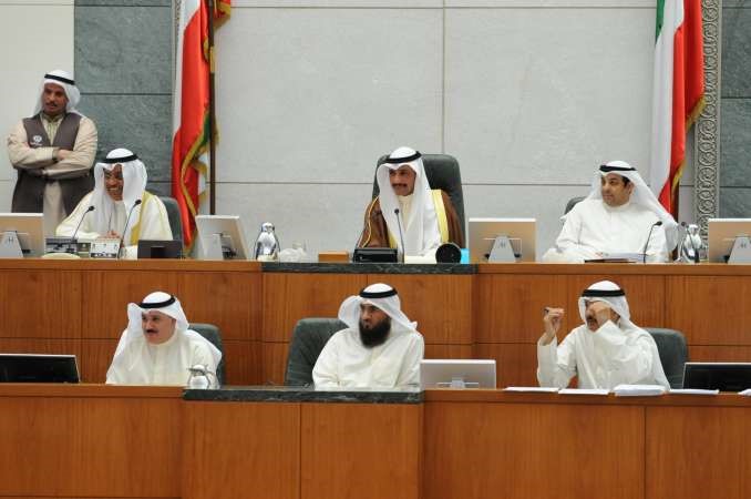 رئيس مجلس الامة مرزوق الغانم ونائبه مبارك الخرينج وامين السر يعقوب الصانع على المنصة وتبدو الامانة العامة