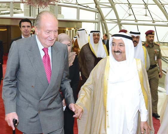  صاحب السمو الامير الشيخ صباح الاحمد مستقبلا الملك خوان كارلوس﻿