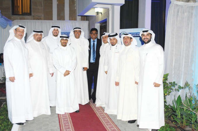جمال النصرالله واعضاء مجلس الادارة في استقبال المهنئين﻿