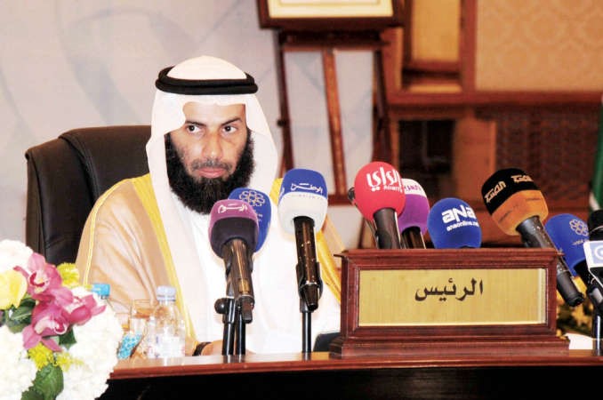 د نايف العجمي ملقيا كلمته في الاجتماع