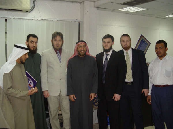 اثناء استقباله وفدا روسيا في جمعية عبدالله النوري﻿